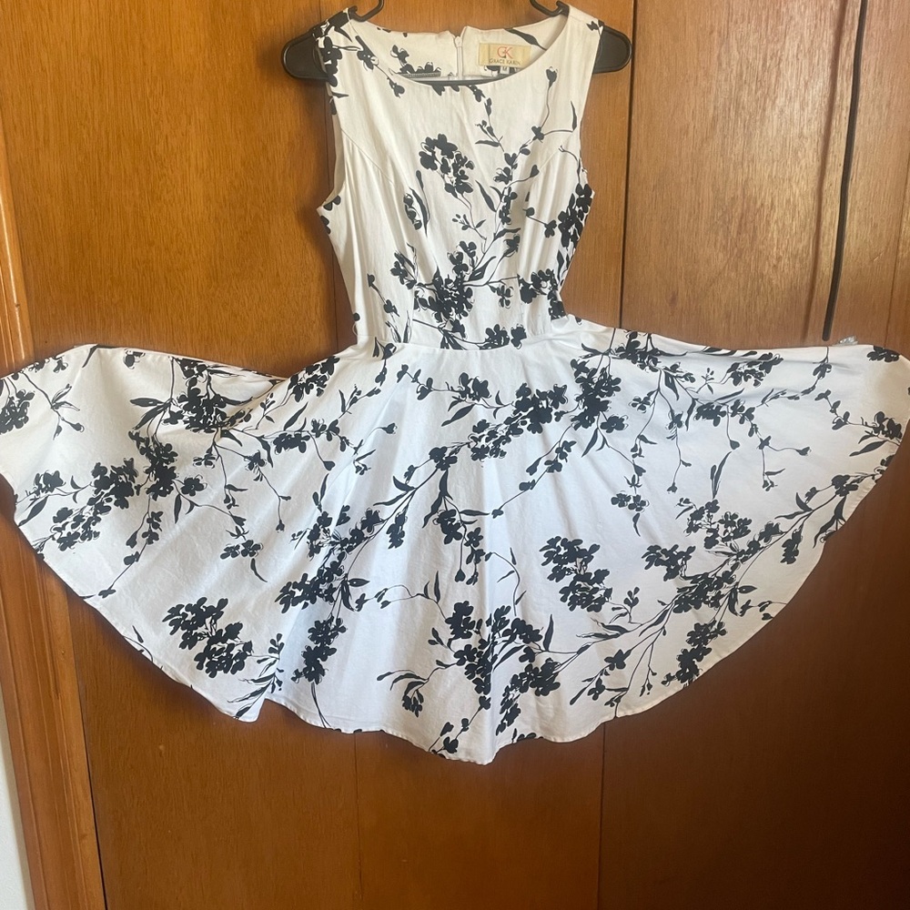 Grace Karin pattern dress. M. Full skirt, sleeveless, back zipper, black belt.